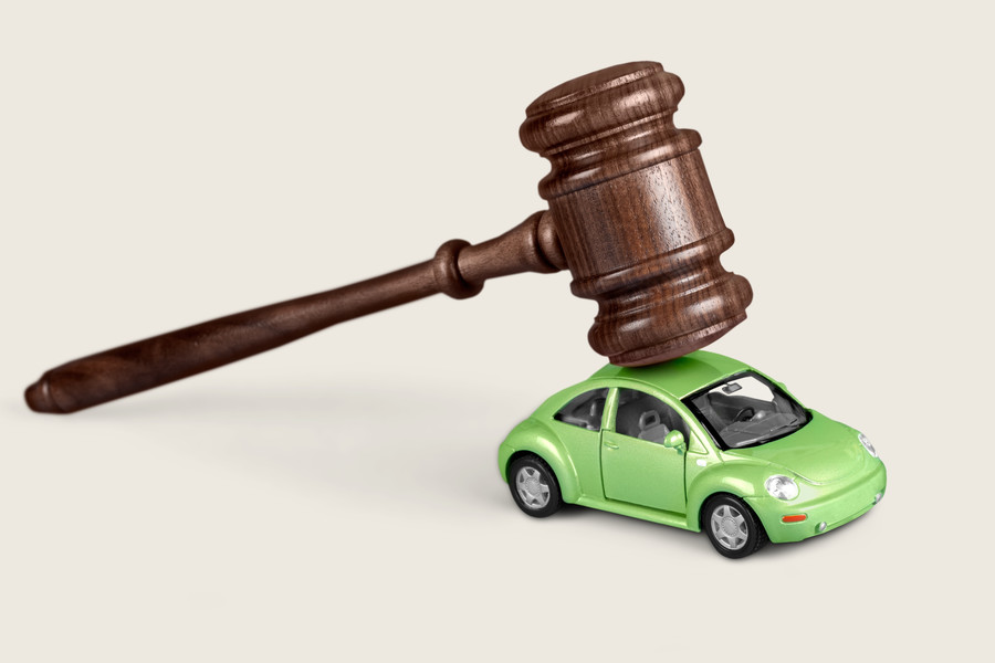 上海交通事故保险理赔律师解读：我的保险是否覆盖对方车辆的损失？