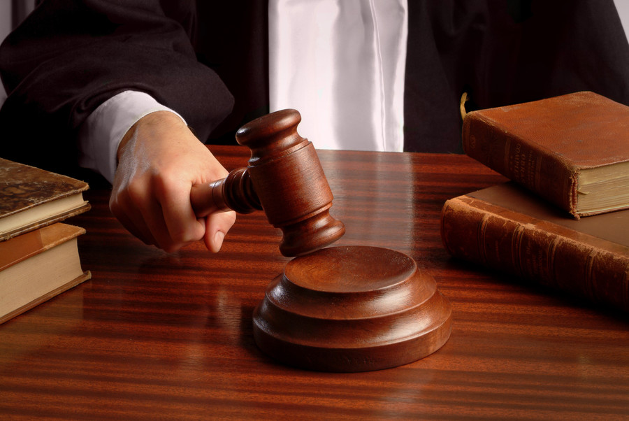 跨国土地使用权转让：普陀区房产律师的法律指南与应对策略